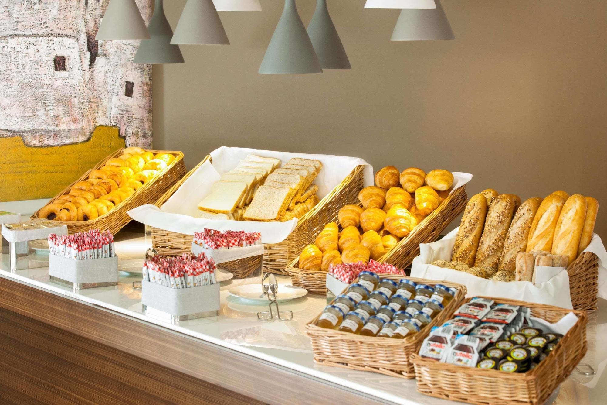 Hyatt Place West London Hayes Екстериор снимка