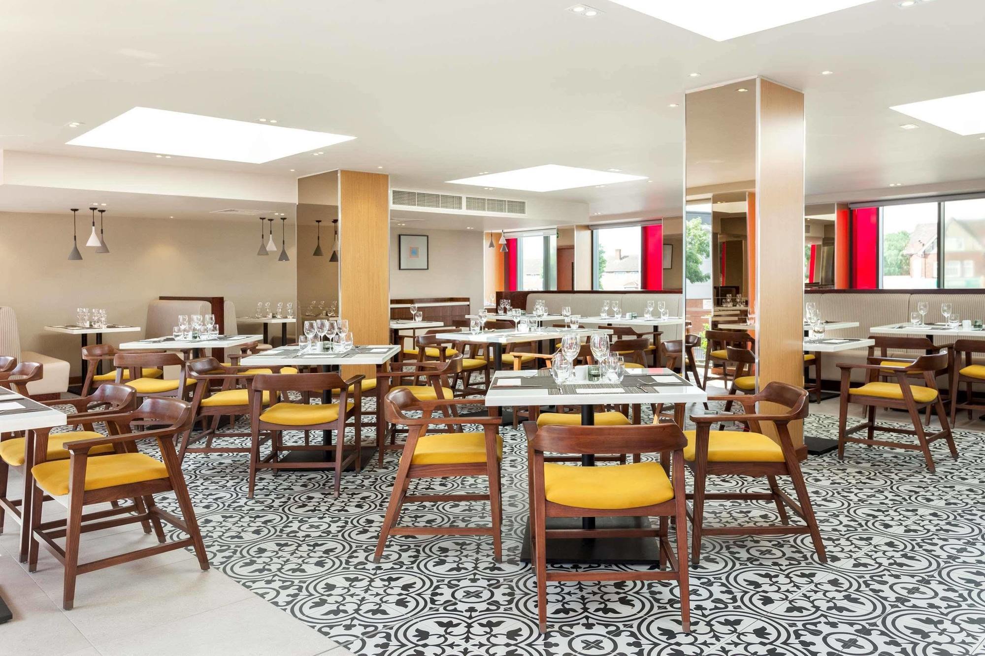 Hyatt Place West London Hayes Екстериор снимка
