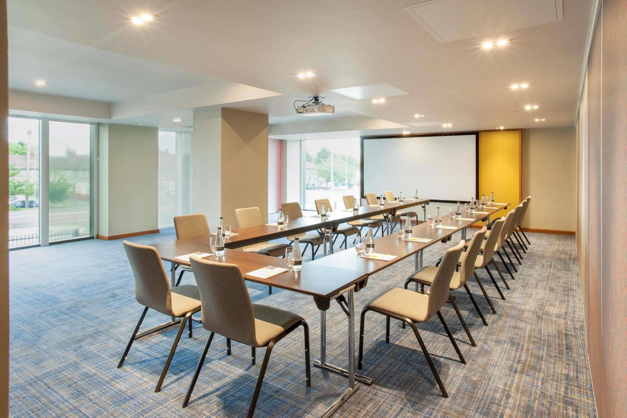 Hyatt Place West London Hayes Екстериор снимка