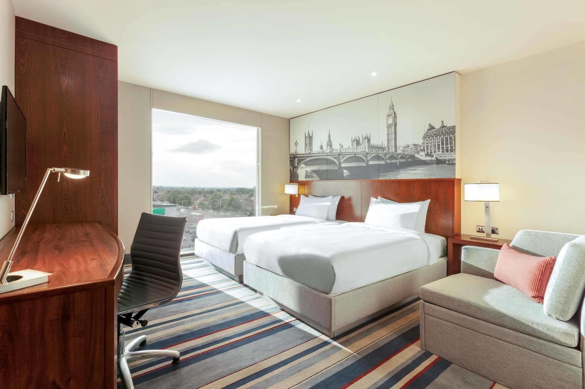 Hyatt Place West London Hayes Екстериор снимка