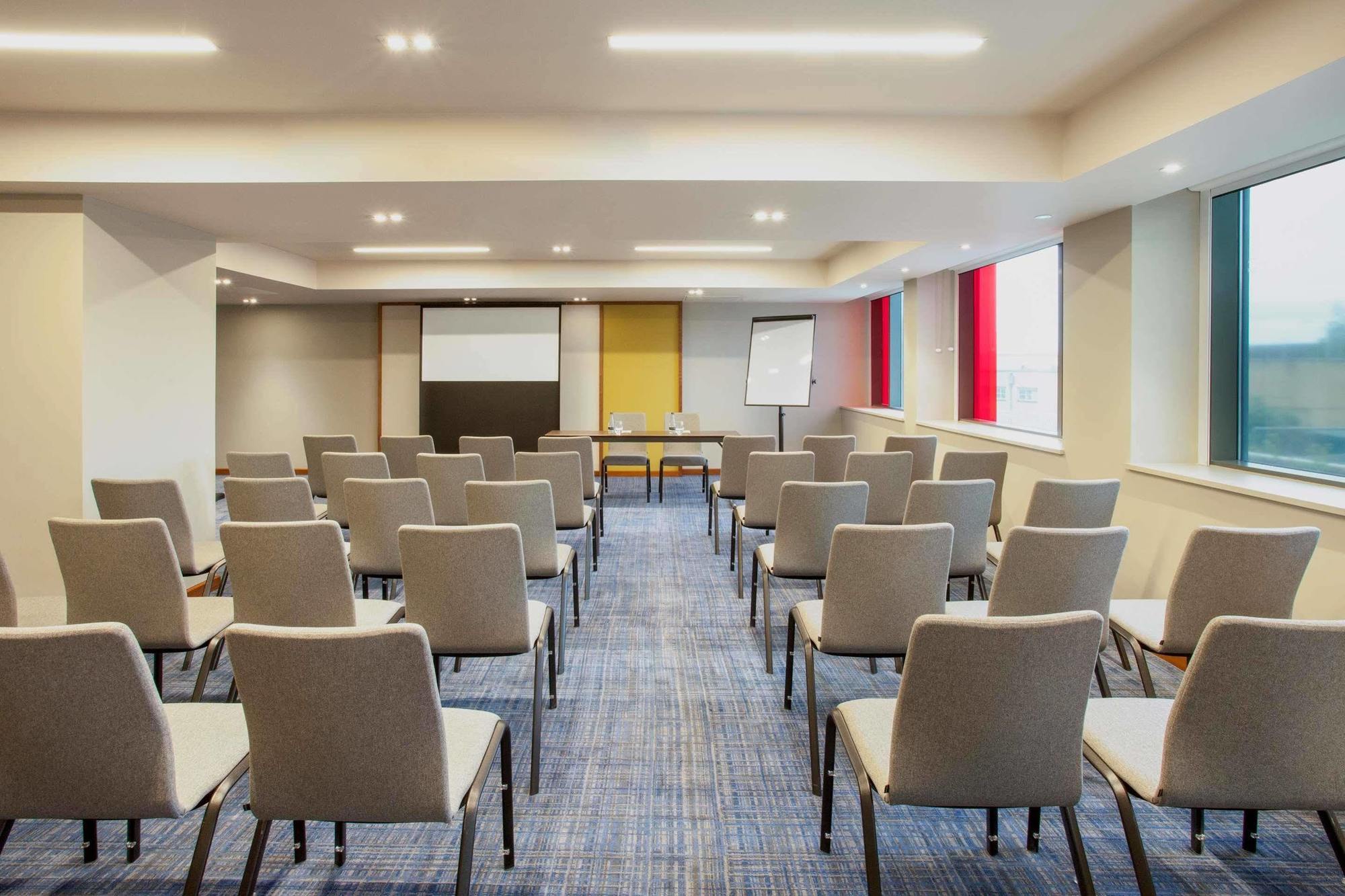 Hyatt Place West London Hayes Екстериор снимка